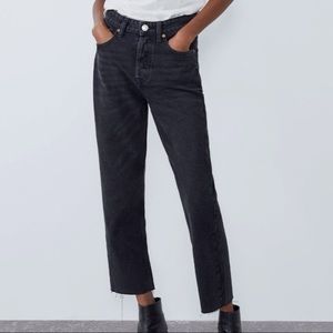 ZARA MOM FIT JEANS